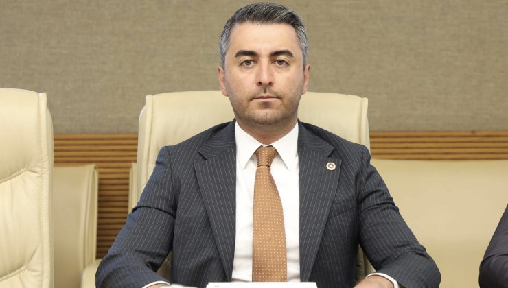 Cem Avşar CHP’ye Katılıyor: Rozetini Özgür Özel Takacak