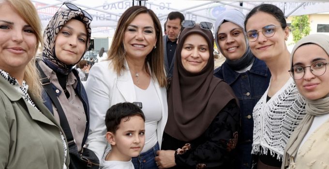 Candan Başkan Annelerin Sevincine Ortak Oldu